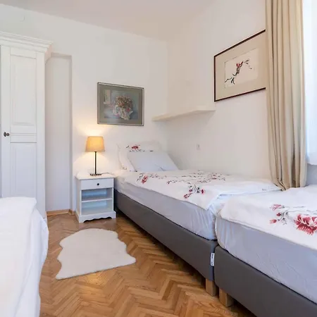 Apartma Pecek